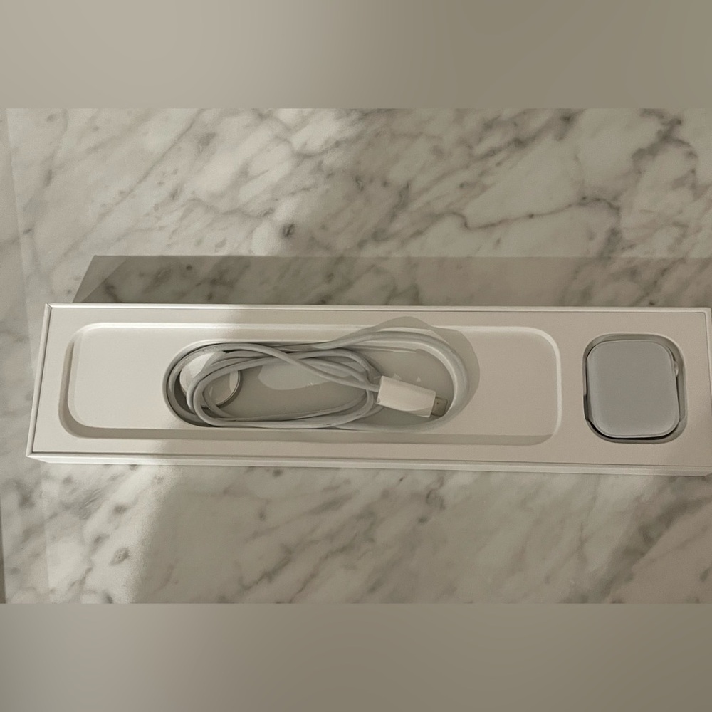 Apple Watch series 7 41mm aluminum starlight with starlight band